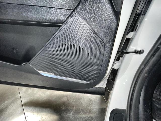 Photo of 2023 Snow White Pearl Kia Sportage