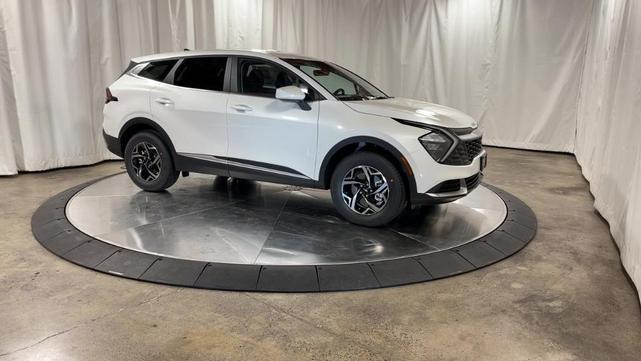 Photo of 2023 Snow White Pearl Kia Sportage