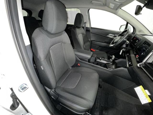 Photo of 2023 Snow White Pearl Kia Sportage