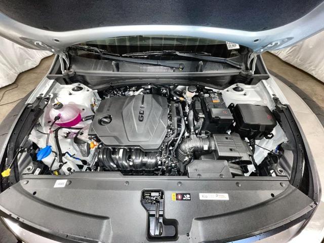 Photo of 2023 Snow White Pearl Kia Sportage