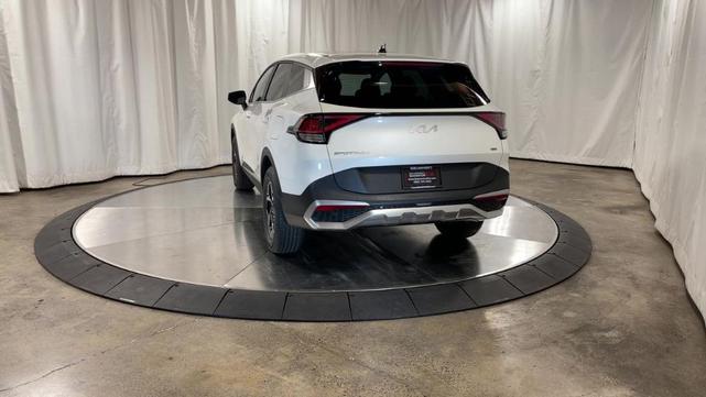 Photo of 2023 Snow White Pearl Kia Sportage