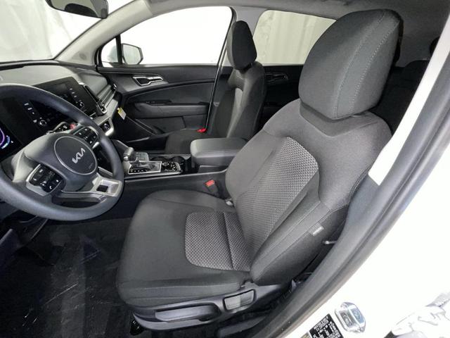 Photo of 2023 Snow White Pearl Kia Sportage