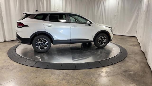 Photo of 2023 Snow White Pearl Kia Sportage
