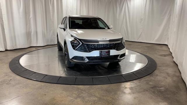 Photo of 2023 Snow White Pearl Kia Sportage