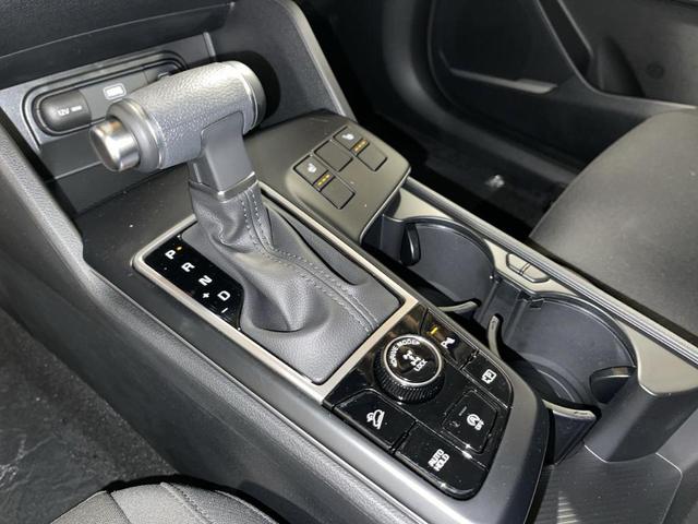 Photo of 2023 Snow White Pearl Kia Sportage