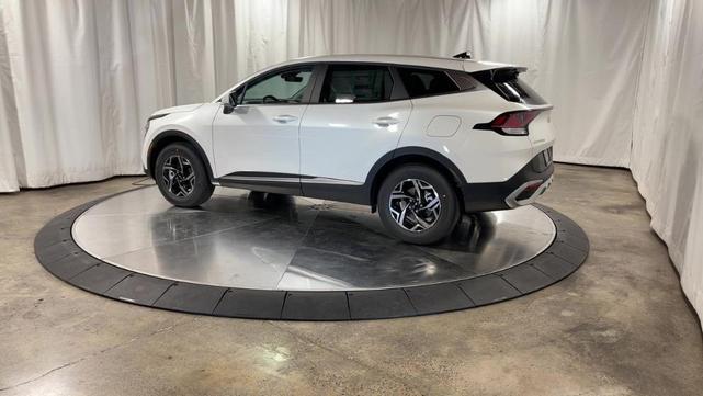 Photo of 2023 Snow White Pearl Kia Sportage