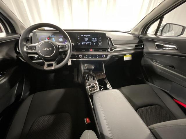 Photo of 2023 Snow White Pearl Kia Sportage