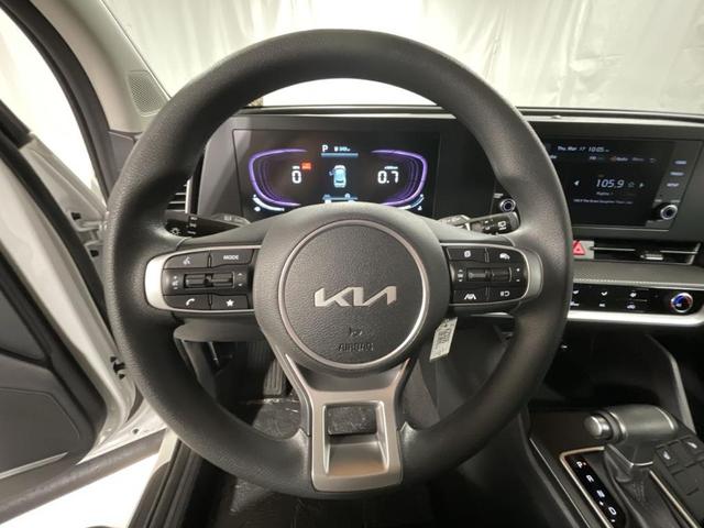 Photo of 2023 Snow White Pearl Kia Sportage