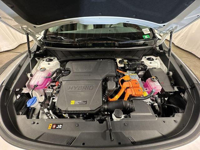 Photo of 2025 Snow White Pearl Kia Niro