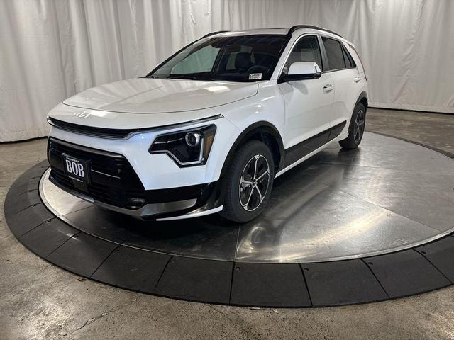 Photo of 2025 Snow White Pearl Kia Niro