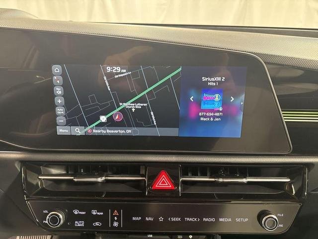Photo of 2025 Snow White Pearl Kia Niro