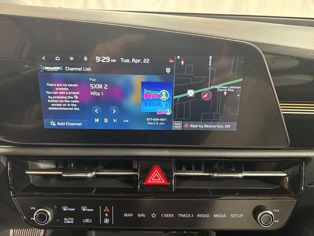 Photo of 2025 Snow White Pearl Kia Niro