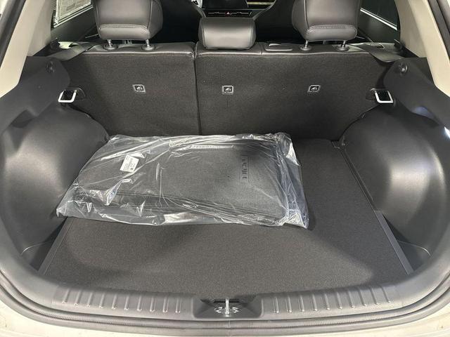 Photo of 2025 Snow White Pearl Kia Niro