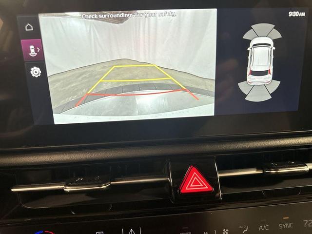 Photo of 2025 Snow White Pearl Kia Niro