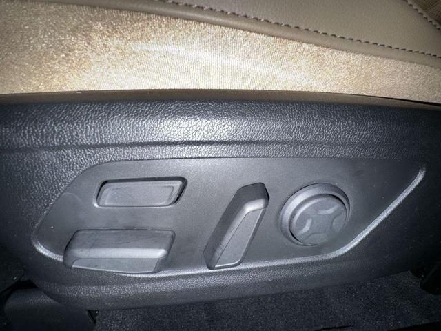 Photo of 2025 Glacial White Pearl Kia Sorento