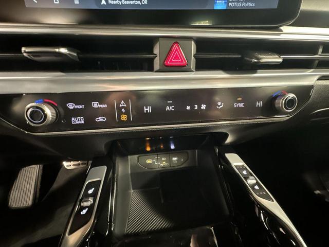 Photo of 2025 Glacial White Pearl Kia Sorento