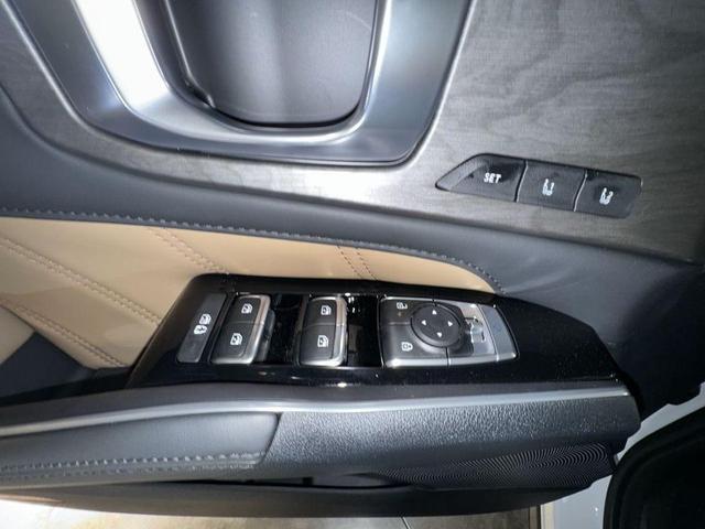 Photo of 2025 Glacial White Pearl Kia Sorento