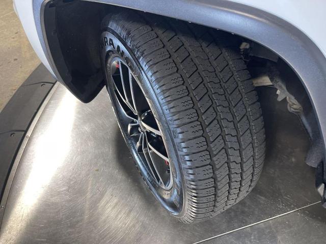Photo of 2019 Bright White Clearcoat Jeep Grand Cherokee