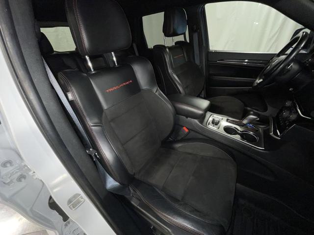 Photo of 2019 Bright White Clearcoat Jeep Grand Cherokee