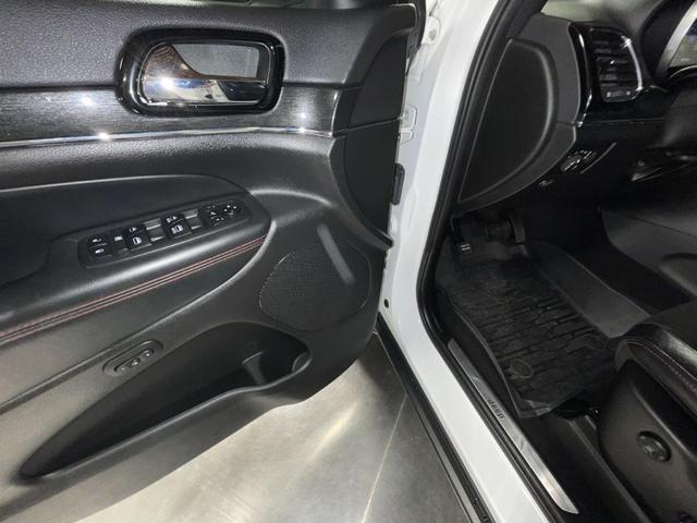 Photo of 2019 Bright White Clearcoat Jeep Grand Cherokee