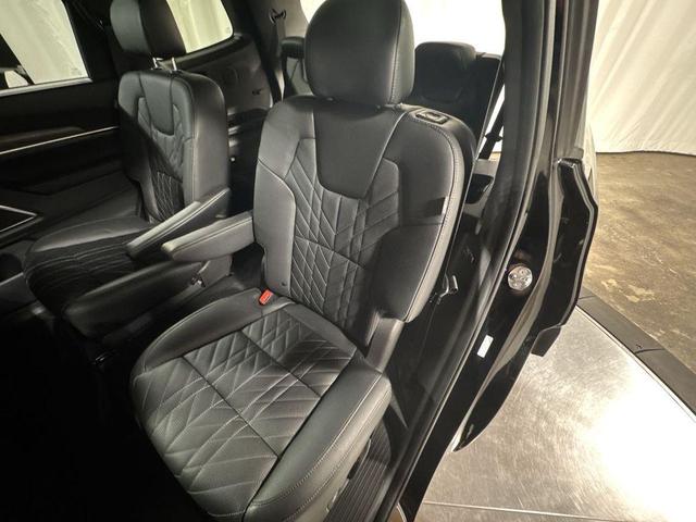 Photo of 2025 Ebony Black Kia Telluride