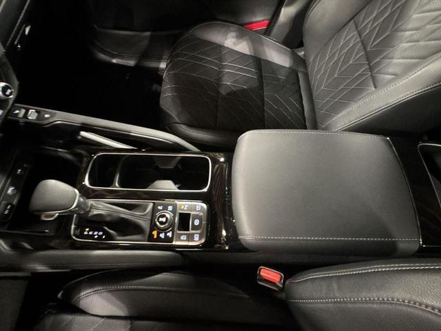 Photo of 2025 Ebony Black Kia Telluride