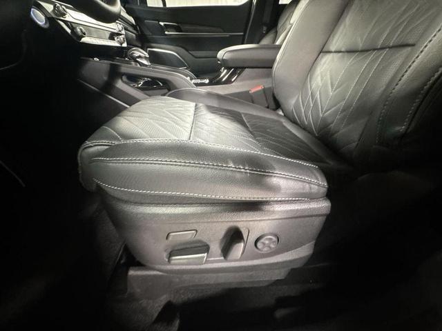 Photo of 2025 Ebony Black Kia Telluride