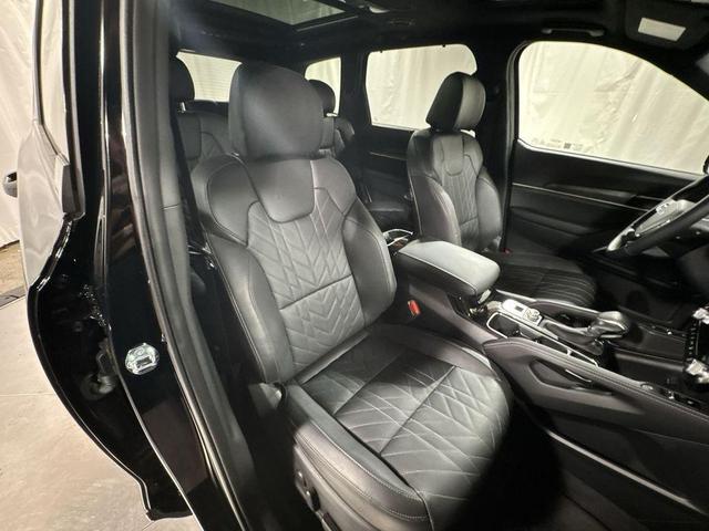 Photo of 2025 Ebony Black Kia Telluride