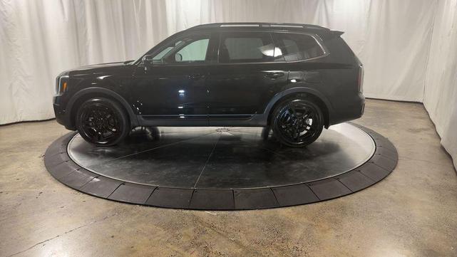 Photo of 2025 Ebony Black Kia Telluride