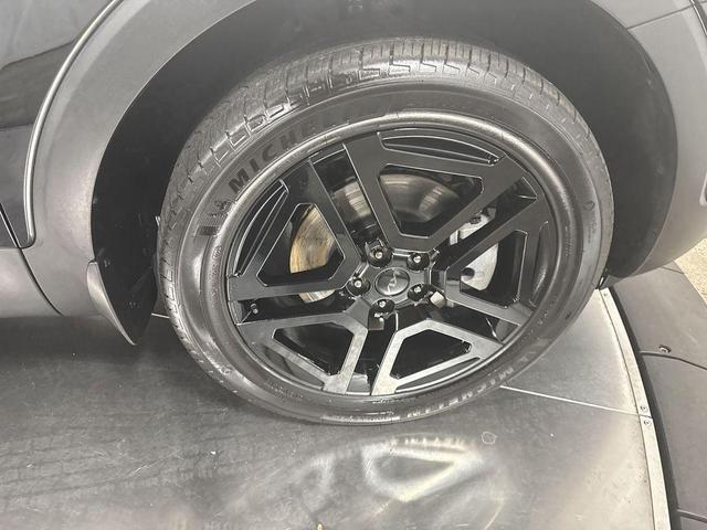 Photo of 2025 Ebony Black Kia Telluride