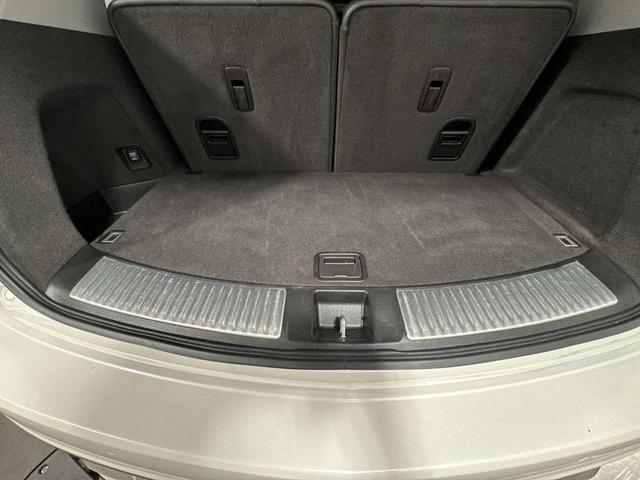 Photo of 2017 White Diamond Pearl Acura MDX