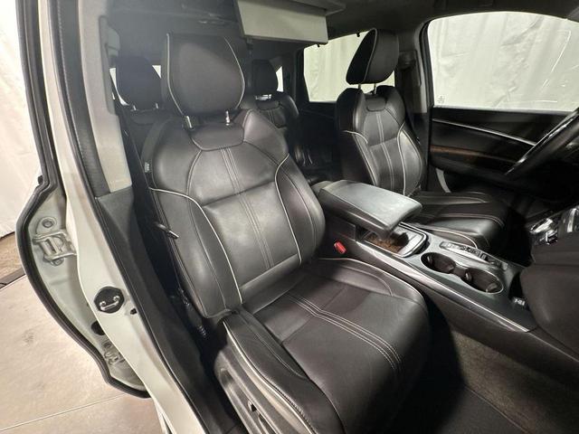 Photo of 2017 White Diamond Pearl Acura MDX