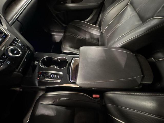 Photo of 2017 White Diamond Pearl Acura MDX