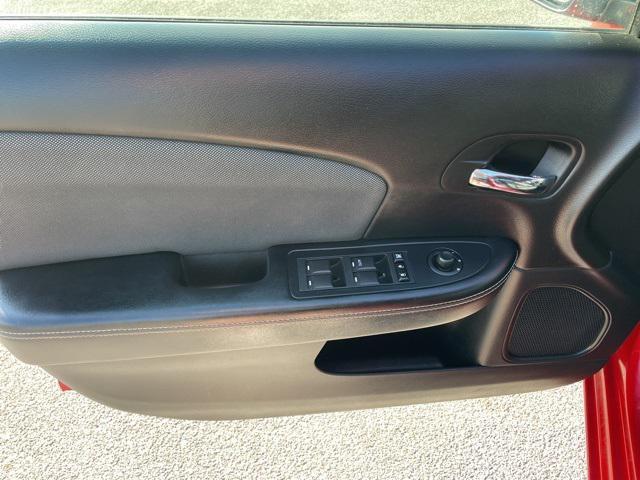 Photo of 2011 Redline 2 Coat Pearl Dodge Avenger