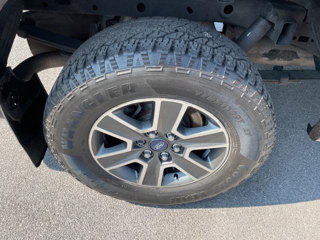 Photo of 2015 Tuxedo Black Metallic Ford F-150