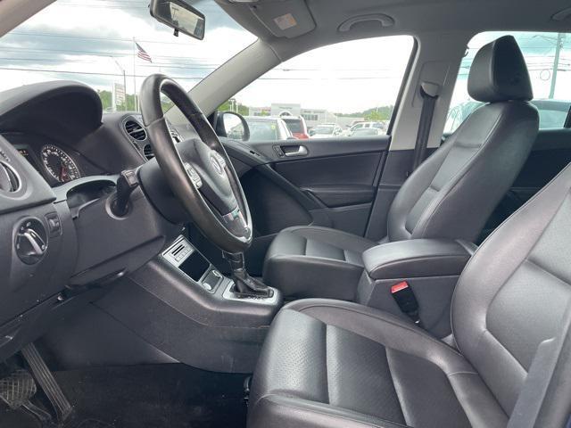 Photo of 2014 Night Blue Volkswagen Tiguan