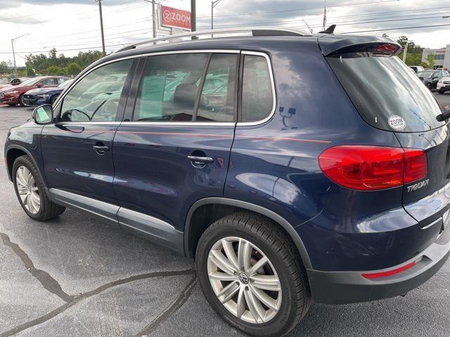 Photo of 2014 Night Blue Volkswagen Tiguan