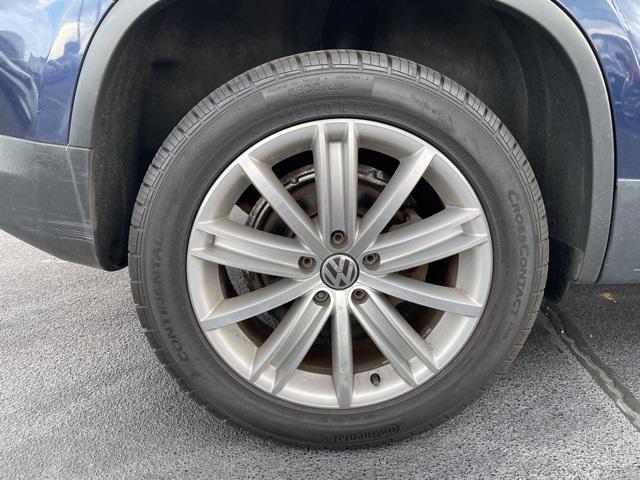 Photo of 2014 Night Blue Volkswagen Tiguan