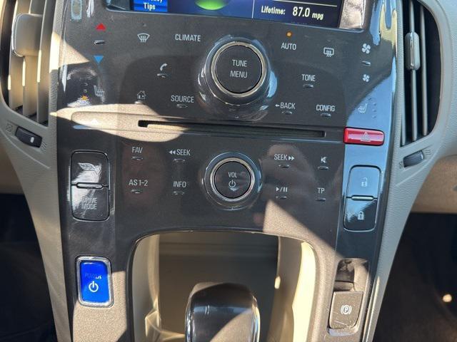 Photo of 2013 Summit White Chevrolet Volt