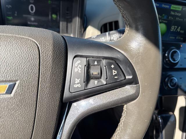 Photo of 2013 Summit White Chevrolet Volt