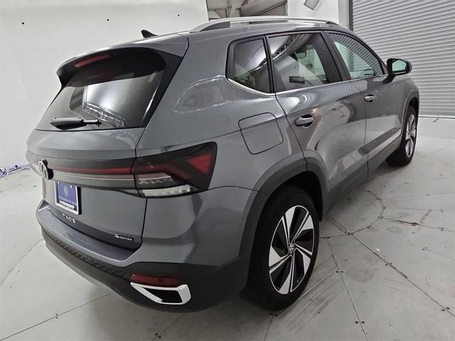 Photo of 2025 Gray Volkswagen Taos
