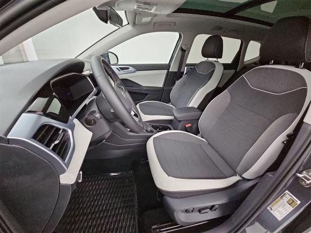 Photo of 2025 Gray Volkswagen Taos
