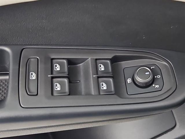 Photo of 2025 Gray Volkswagen Taos