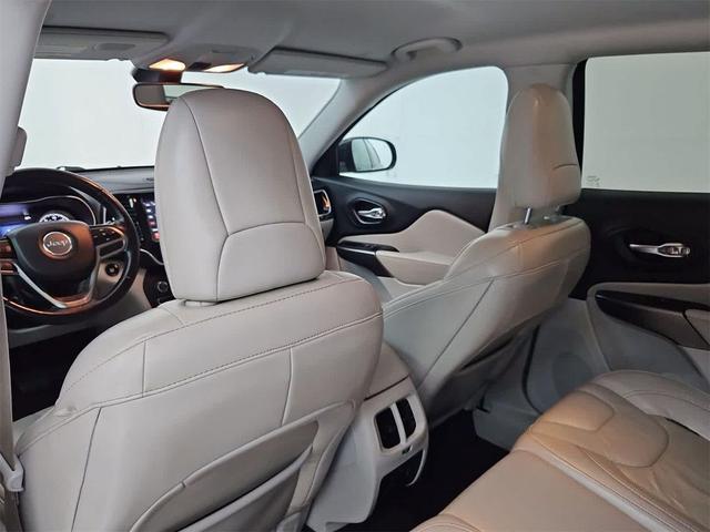 Photo of 2020 Diamond Black Crystal Pearlcoat Jeep Cherokee