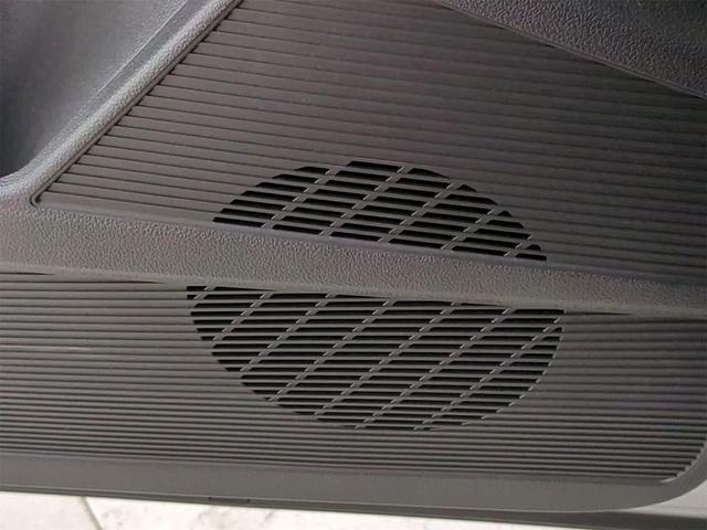 Photo of 2025 Pure White w/Deep Black Roof Volkswagen Taos