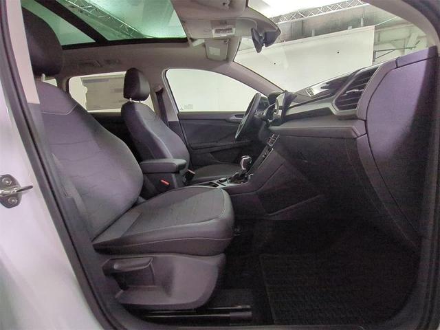 Photo of 2025 Pure White w/Deep Black Roof Volkswagen Taos
