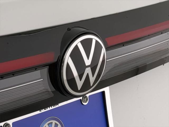 Photo of 2025 Pure White Volkswagen Taos