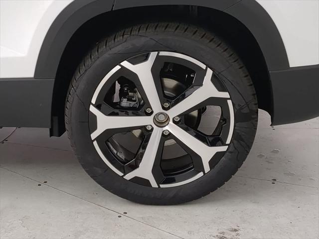 Photo of 2025 Pure White Volkswagen Taos