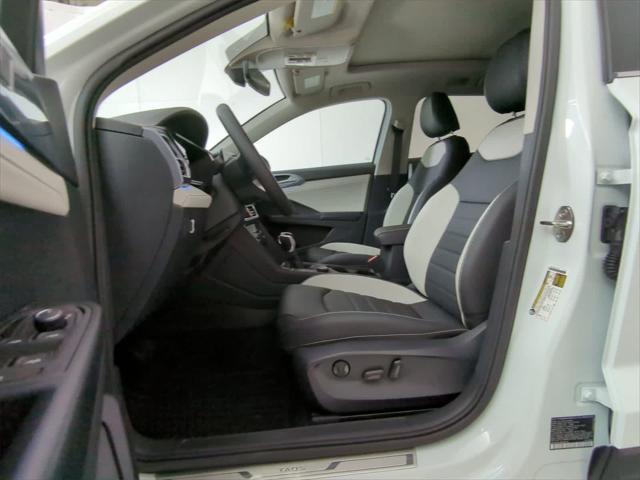 Photo of 2025 Pure White Volkswagen Taos