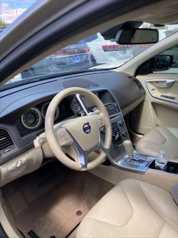 Photo of 2012 Gold Volvo XC60